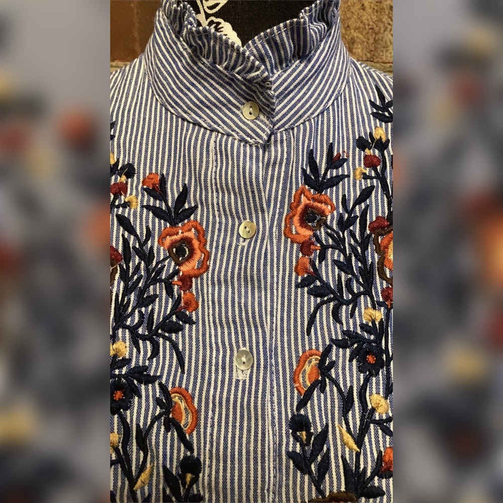 Blouse Ruffle Neck Floral Embroidered - Picture 5 of 7